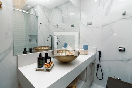 Casa à venda com 169m², 3 quartos e 2 vagasBanheiro da Suíte