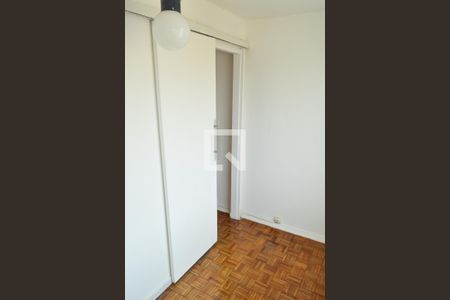 Quarto 1 de apartamento para alugar com 2 quartos, 40m² em Taquara, Rio de Janeiro