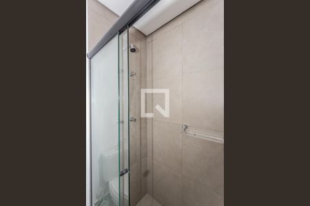 Banheiro de kitnet/studio para alugar com 1 quarto, 22m² em Liberdade, São Paulo