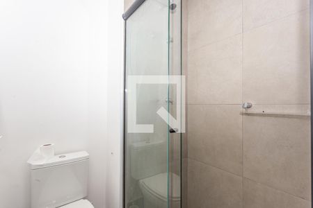 Banheiro de kitnet/studio para alugar com 1 quarto, 22m² em Liberdade, São Paulo