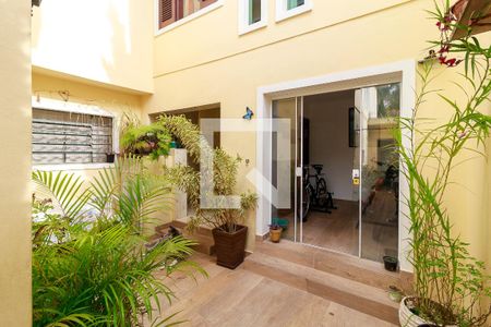 Casa à venda com 243m², 4 quartos e 5 vagasQuintal