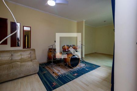 Casa à venda com 243m², 4 quartos e 5 vagasSuíte 2