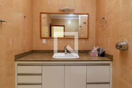 Casa à venda com 243m², 4 quartos e 5 vagasSuíte 1 - Banheiro