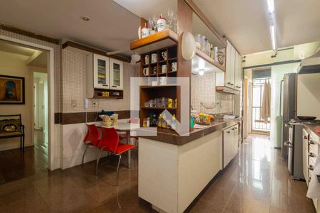 Apartamento à venda com 214m², 4 quartos e 3 vagasCozinha