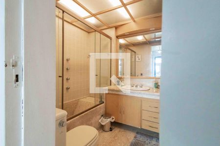 Apartamento à venda com 214m², 4 quartos e 3 vagasBanheiro da Suíte 1