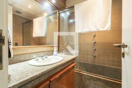 Apartamento à venda com 214m², 4 quartos e 3 vagasBanheiro Social