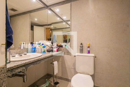 Apartamento à venda com 214m², 4 quartos e 3 vagasBanheiro da Suíte 2