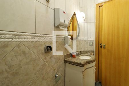 Banheiro do Quarto 1 de casa para alugar com 3 quartos, 250m² em Santa Mônica, Uberlândia