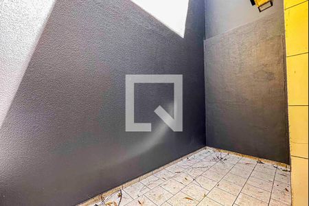 Casa à venda com 170m², 3 quartos e 4 vagasQuintal Fundos