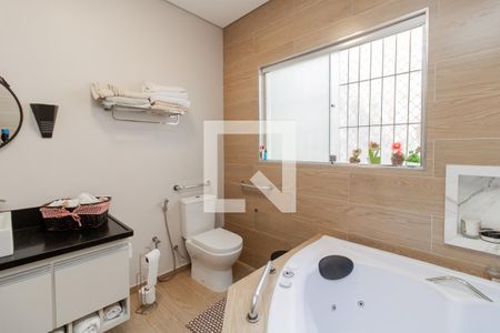 Casa à venda com 368m², 3 quartos e 2 vagasBanheiro social 1