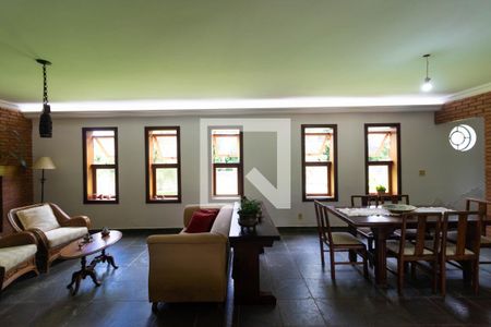 Casa de condomínio à venda com 330m², 3 quartos e sem vagaSalas