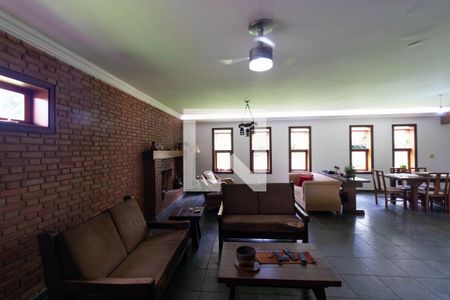 Casa de condomínio à venda com 330m², 3 quartos e sem vagaSalas