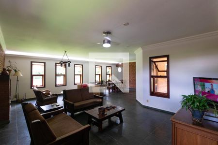 Casa de condomínio à venda com 330m², 3 quartos e sem vagaSalas