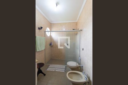 Casa de condomínio à venda com 330m², 3 quartos e sem vaga Casa de condomínio à venda com 330m², 3 quartos e sem vagaBanheiro da Suíte