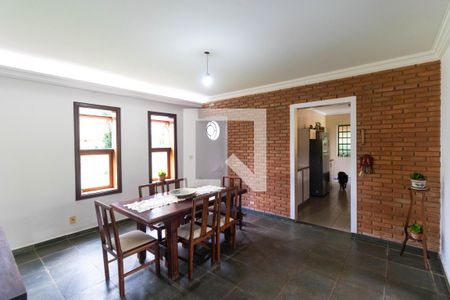 Casa de condomínio à venda com 330m², 3 quartos e sem vagaSalas