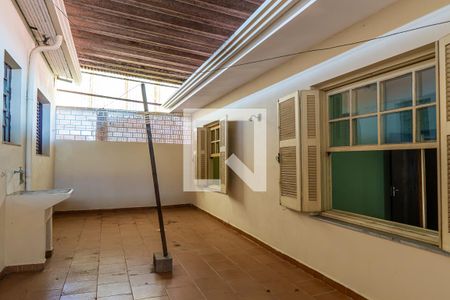 Casa à venda com 180m², 5 quartos e 2 vagas Casa à venda com 180m², 5 quartos e 2 vagasQuintal