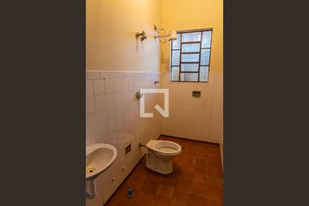 Casa à venda com 180m², 5 quartos e 2 vagas Casa à venda com 180m², 5 quartos e 2 vagasBanheiro