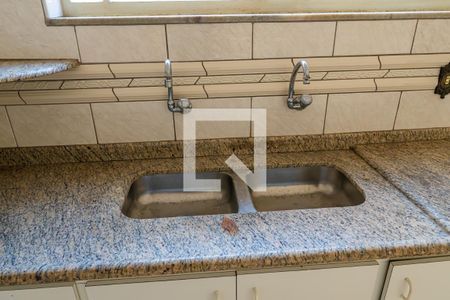 Casa à venda com 180m², 5 quartos e 2 vagas Casa à venda com 180m², 5 quartos e 2 vagasCozinha