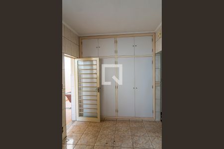 Casa à venda com 180m², 5 quartos e 2 vagas Casa à venda com 180m², 5 quartos e 2 vagasCozinha