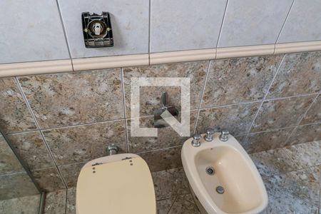 Casa à venda com 180m², 5 quartos e 2 vagas Casa à venda com 180m², 5 quartos e 2 vagasBanheiro