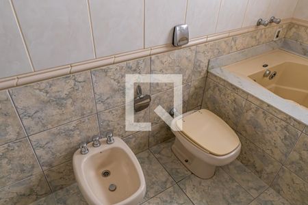 Casa à venda com 180m², 5 quartos e 2 vagas Casa à venda com 180m², 5 quartos e 2 vagasBanheiro