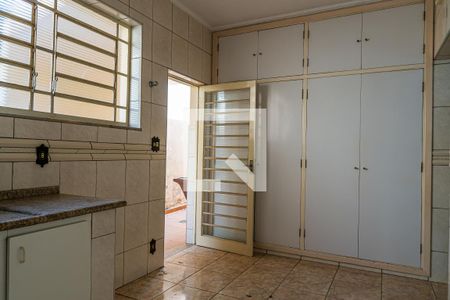 Casa à venda com 180m², 5 quartos e 2 vagas Casa à venda com 180m², 5 quartos e 2 vagasCozinha
