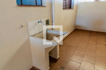 Casa à venda com 180m², 5 quartos e 2 vagas Casa à venda com 180m², 5 quartos e 2 vagasQuintal