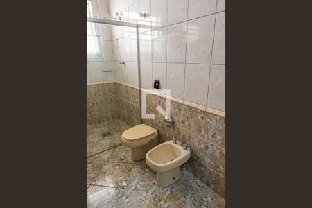 Casa à venda com 180m², 5 quartos e 2 vagas Casa à venda com 180m², 5 quartos e 2 vagasBanheiro