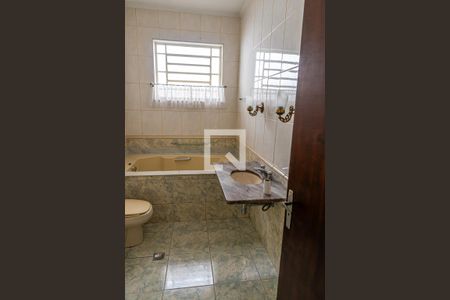 Casa à venda com 180m², 5 quartos e 2 vagas Casa à venda com 180m², 5 quartos e 2 vagasBanheiro