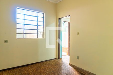 Casa à venda com 180m², 5 quartos e 2 vagas Casa à venda com 180m², 5 quartos e 2 vagasSala