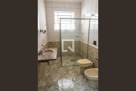 Casa à venda com 180m², 5 quartos e 2 vagas Casa à venda com 180m², 5 quartos e 2 vagasBanheiro