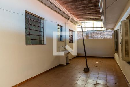 Casa à venda com 180m², 5 quartos e 2 vagas Casa à venda com 180m², 5 quartos e 2 vagasQuintal