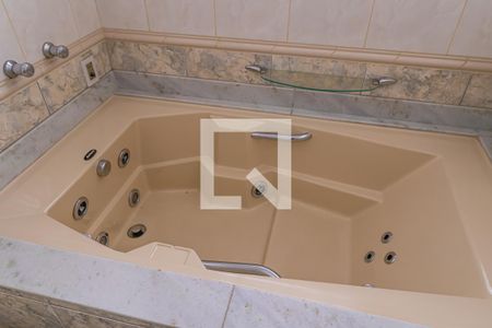 Casa à venda com 180m², 5 quartos e 2 vagas Casa à venda com 180m², 5 quartos e 2 vagasBanheiro