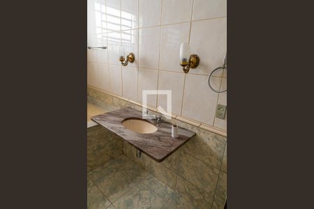 Casa à venda com 180m², 5 quartos e 2 vagas Casa à venda com 180m², 5 quartos e 2 vagasBanheiro