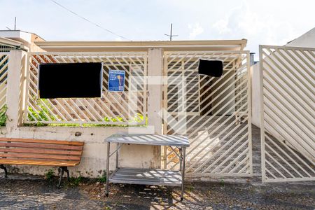 Casa à venda com 180m², 5 quartos e 2 vagas Casa à venda com 180m², 5 quartos e 2 vagasFachada