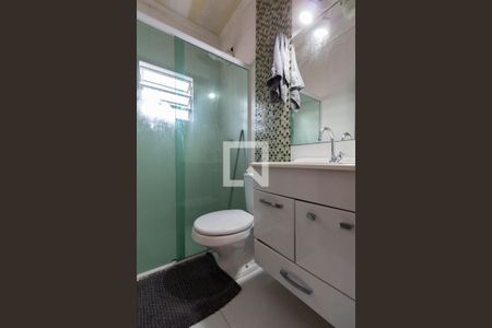 Casa à venda com 250m², 4 quartos e 2 vagas Casa à venda com 250m², 4 quartos e 2 vagasCasa 2 Banheiro