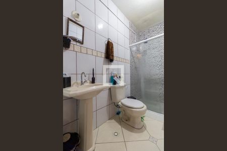 Casa à venda com 250m², 4 quartos e 2 vagas Casa à venda com 250m², 4 quartos e 2 vagasCasa 1 Banheiro