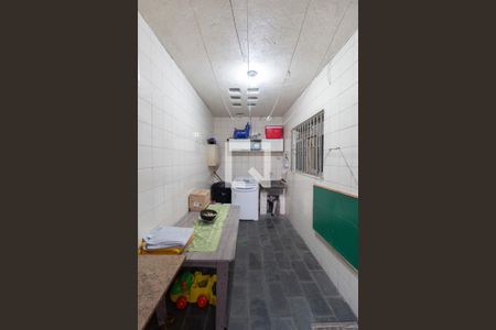 Casa à venda com 250m², 4 quartos e 2 vagas Casa à venda com 250m², 4 quartos e 2 vagasCasa 1 Área de Serviço