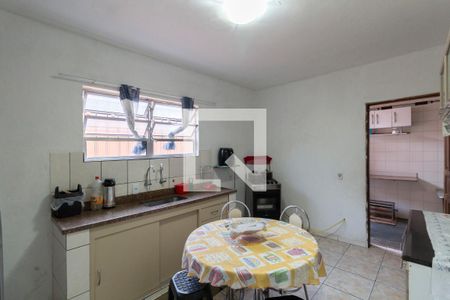 Casa à venda com 250m², 4 quartos e 2 vagas Casa à venda com 250m², 4 quartos e 2 vagasCasa 1 Cozinha