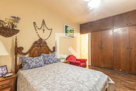 Casa à venda com 293m², 4 quartos e 4 vagasQuarto Suíte