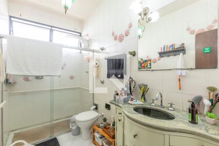 Casa à venda com 293m², 4 quartos e 4 vagasBanheiro