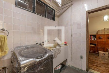 Casa à venda com 293m², 4 quartos e 4 vagasLavanderia