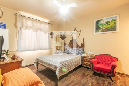 Casa à venda com 293m², 4 quartos e 4 vagasQuarto Suíte