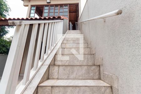 Casa à venda com 400m², 4 quartos e 2 vagasEscada