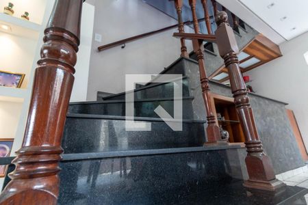 Casa à venda com 400m², 4 quartos e 2 vagasEscada