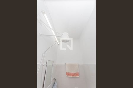 Banheiro de kitnet/studio para alugar com 1 quarto, 12m² em Aclimação, São Paulo