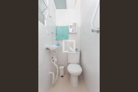 Banheiro de kitnet/studio para alugar com 1 quarto, 16m² em Aclimação, São Paulo