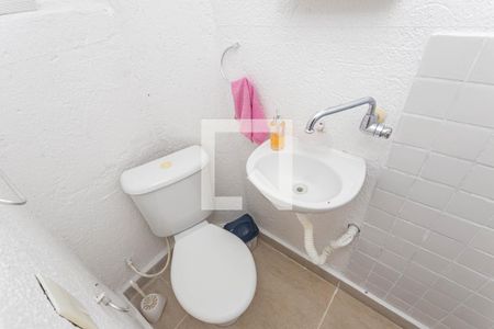 Banheiro de kitnet/studio para alugar com 1 quarto, 16m² em Aclimação, São Paulo