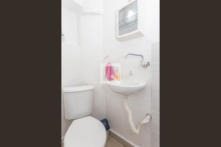 Banheiro de kitnet/studio para alugar com 1 quarto, 16m² em Aclimação, São Paulo