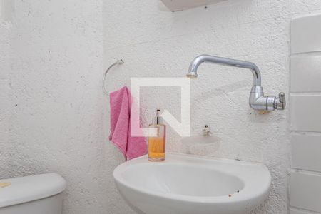 Banheiro de kitnet/studio para alugar com 1 quarto, 16m² em Aclimação, São Paulo